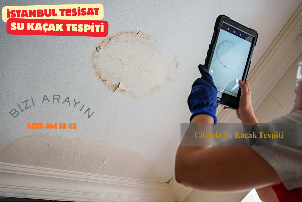 Cihazla su kaçağı tespiti yapan usta, duvar ve cihaz ekranı